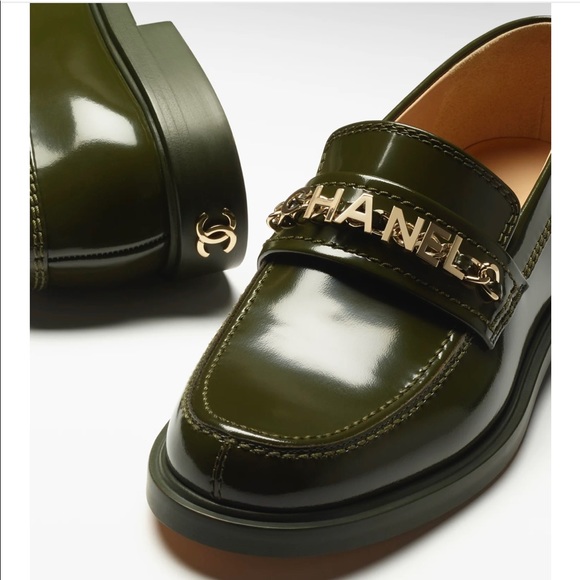 BLOGGERS FAV: CHANEL MOCCASINS LOAFERS IN BLACK - Picture 2 of 6